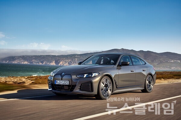 프리미엄 순수전기 그란 쿠페 ‘뉴 i4 eDrive40’. BMW 코리아 제공