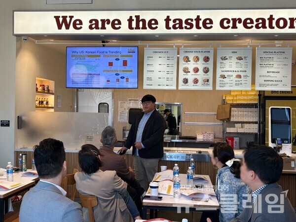 bhc(대표 송호섭)는 지난달 말, 미국 캘리포니아주 로스앤젤레스(LA)에 위치한 북미 1호 직영점 ‘LA 파머스 마켓점’에서 미국 내 가맹사업 확장을 위한 첫 파트너 세션을 개최했다고 7일 밝혔다. bhc 제공