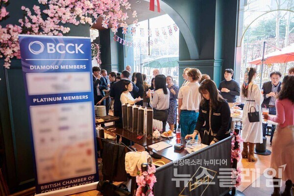 제너시스BBQ 그룹(회장 윤홍근)은 지난 11일 BBQ 빌리지 송리단길점에서 열린 BCCK 주최 공식 티파티인 ‘BCCK 스트로베리 애프터눈 티(Strawberry Afternoon Tea)’를 성공적으로 진행했다고 15일 밝혔다. BBQ 제공