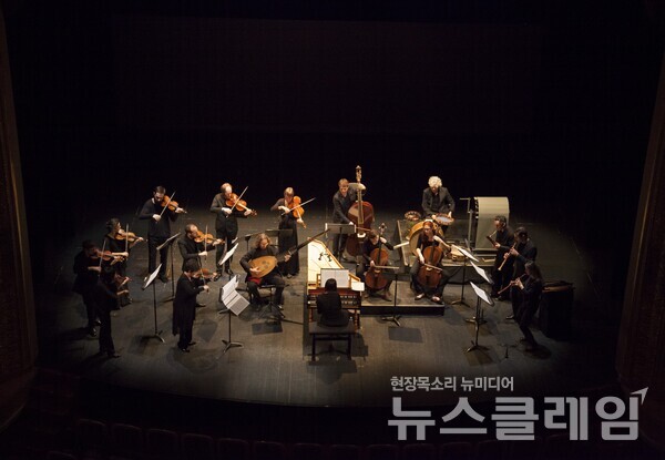 프랑스를 대표하는 고음악 단체 아마릴리스 앙상블 (Ensemble Amalillis)의 연주 모습. 한화그룹 제공