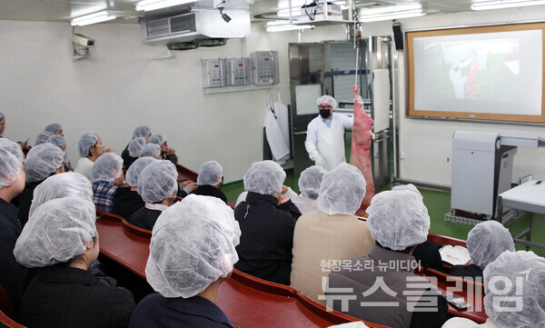 NS홈쇼핑 임직원을 대상으로 농협경제지주 축산물위생교육원에서 ‘우수원물 선별교육’이 실시했다. NS홈쇼핑 제공
