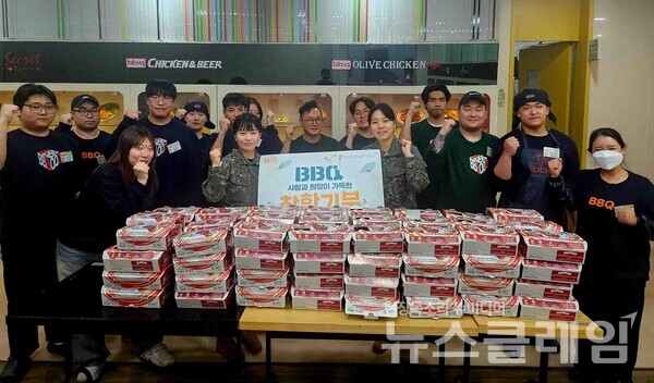 제너시스BBQ 그룹(회장 윤홍근)이 오는 5월 파병을 앞둔 레바논평화유지단 31진 장병들에게 ‘치킨대학 착한기부’를 통해 황금올리브치킨 200인분을 전달했다고 25일 밝혔다. BBQ 제공