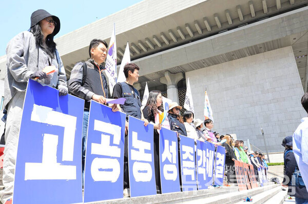 29일 오전 서울 광화문광장 세종문화회관 계단에서 열린 '우리 삶을 바꾸는 1070인 선언 기자회견'. 사진=반올림
