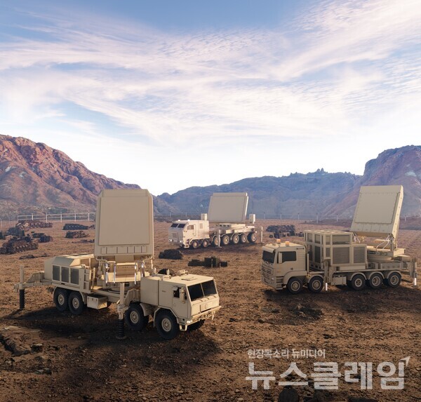 (맨 오른쪽)한화시스템의 장사정포요격체계 다기능레이다(LAMD MFR). (왼쪽부터)중거리 지대공 유도무기체계 다기능레이다(M-SAM-II MFR), 장거리 지대공 유도무기체계 다기능레이다(L-SAM MFR), 장사정포요격체계 다기능레이다(LAMD MFR). 한화시스템 제공