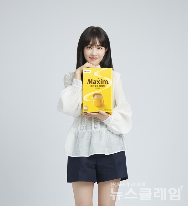 맥심 모카골드 모델. 동서식품 제공