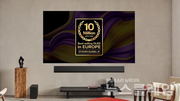 LG전자가 유럽에서 올레드 TV 누적 판매 1000만 대 돌파의 대기록을 쓰며 프리미엄 TV 시장의 리더십을 다시 한번 입증했다. LG전자 제공
