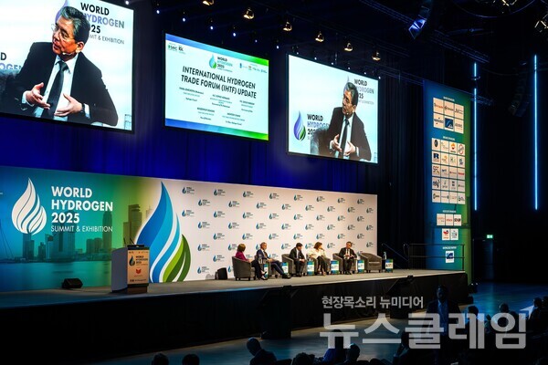 장재훈 현대차그룹 부회장이 21일(현지시간) 열린 '월드 하이드로젠 서밋 2025’ IHTF 패널 토론에서 발언을 하고 있다. 현대자동차그룹 제공