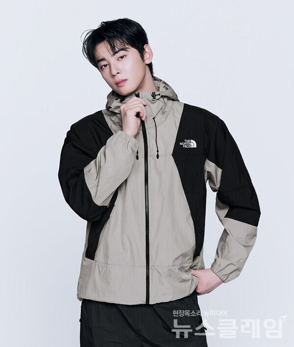 ‘1994 마운틴 재킷’ 착장컷. 노스페이스 제공