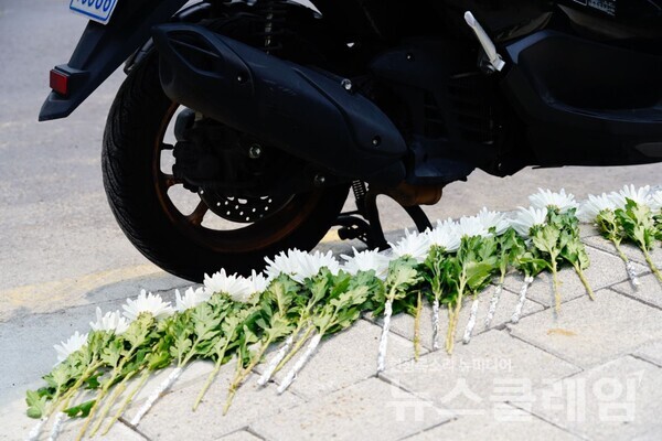 28일 오전 구의역 2층에서 열린 '공공교통이 안전한 사회를 위한 다크투어. 사진=공공운수노조