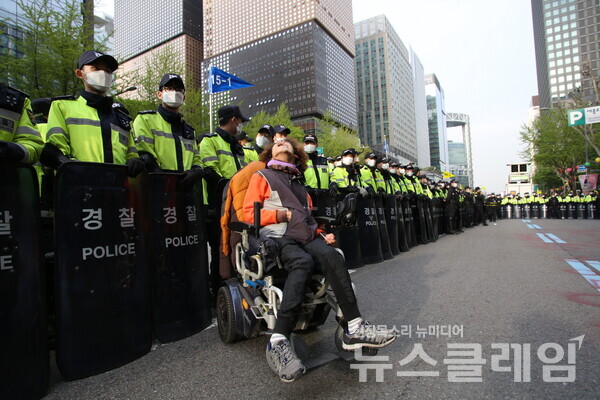 집회 중인 장애인 사진=최인기 빈민운동가