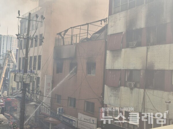 [현장 포토] 서울 세운상가 화재, 을지로 3가 근처. 사진=최인기 활동가