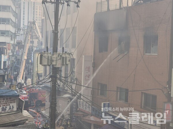 [현장 포토] 서울 세운상가 화재, 을지로 3가 근처. 사진=최인기 활동가