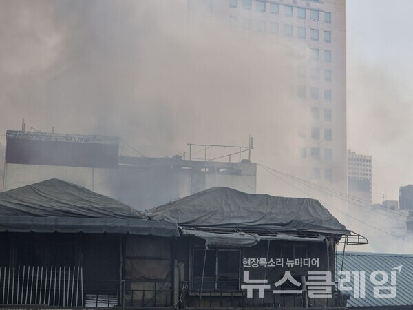 [현장 포토] 서울 세운상가 화재, 을지로 3가 근처. 사진=최인기 활동가