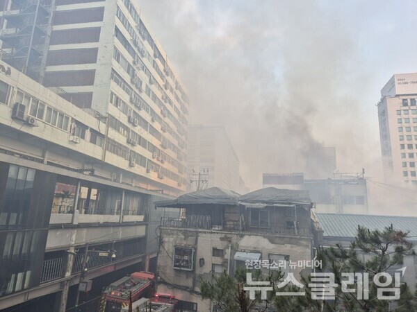 [현장 포토] 서울 세운상가 화재, 을지로 3가 근처. 사진=최인기 활동가