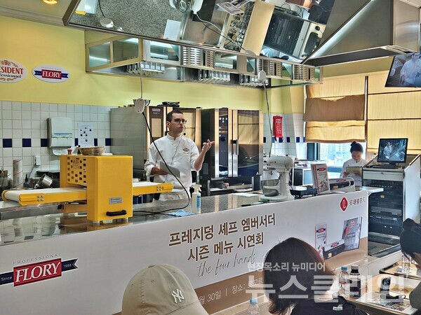 롯데웰푸드 ‘글로벌 셰프 초청 베이킹 시연회’에서 시연을 보인 ‘제레미 볼레스터’ 셰프. 롯데웰푸드 제공