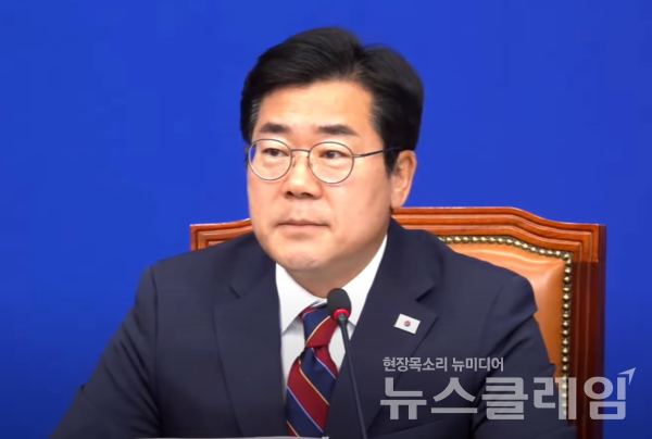 박찬대 더불어민주당 당 대표 직무대행 겸 원내대표가 5일 오전 국회에서 열린 최고위원회의에서 발언하고 있다. 사진=더불어민주당