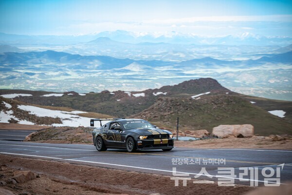 아웨이다 레이싱 팀(Aweida Racing Team) 소속 댄 아웨이다(Dan Aweida) 선수의 포드 머스탱 보스 차량. 금호타이어 제공