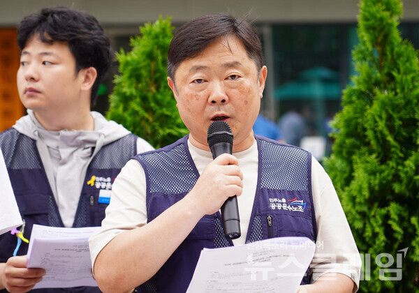 26일 오전 국정기획위원회 앞에서 개최된 '628 공공운수노조 비정규직 노동자들이 투쟁하는 이유' 기자회견. 사진=공공운수노조