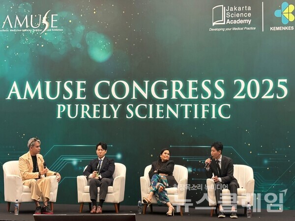 인도네시아 자카르타에서 열린 현지 최대 미용의학 학회에서 정재윤 오아로피부과 노원점 원장이 나보타와 페이스템 복합시술법 강연을 하고 있다. 대웅제약 제공