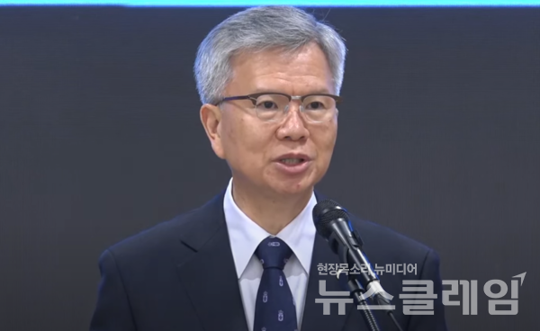 김택우 대한의사협회 회장이 3일 서울 용산구 의협 회관에서 입장문을 발표하고 있다. 사진=의협