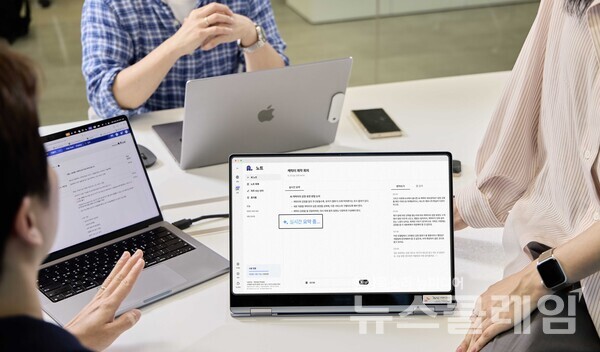SKT 모델이 에이닷 ‘노트’ 웹 버전 실시간 요약 기능을 사용하는 모습. SK텔레콤 제공
