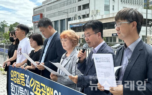 14일 오전 서울 용산 대통령실 앞에서 개최된 '의정갈등과 의료공백 피해 당사자인 환자들이 정부와 국회에 묻습니다' 기자회견'. 사진=한국환자단체연합회