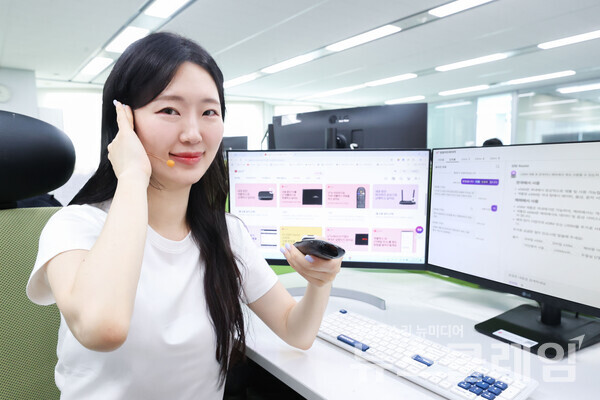 LG유플러스 직원이 리모컨 관련 상담을 소개하는 모습. LG유플러스 제공