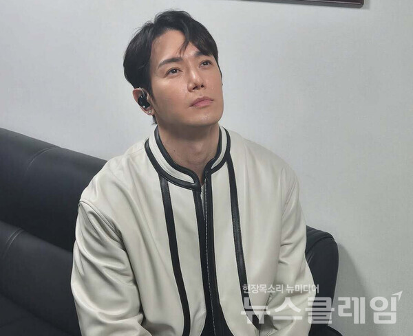 가수 환희가 트로트 장르로 성공적인 변신을 이뤄내며 주목받고 있다. 사진=환희 SNS