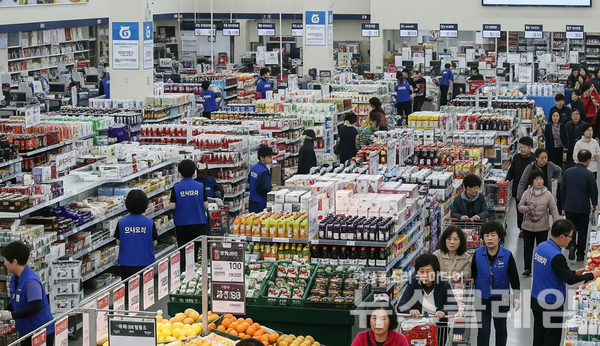 마트노조 등이 일과 삶의 균형과 노동자의 휴식권을 중시하는 사회 속에서 마트 노동자의 휴식권이 마땅히 보장돼야 한다고 주장했다. 뉴스클레임DB