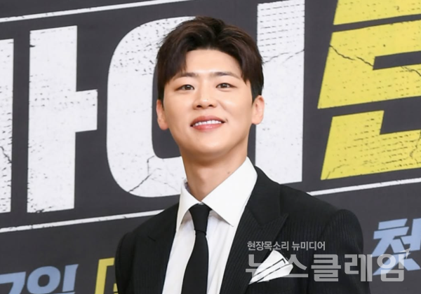 트로트 가수 박지현은 지난 10일 열린 ‘트롯뮤직어워즈 2025’에서 10대 가수상을 수상했다. 사진=박지현 공식 SNS