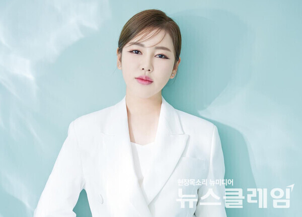 트로트 가수 송가인은 오는 27일 각종 온라인 음원 사이트를 통해 신곡 '사랑의 맘보'를 발매한다. 사진=송가인 SNS