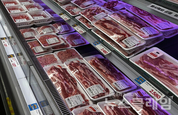 지난해보다 카드를 많이 쓴 소비자에게 최대 30만원의 디지털 온누리 상품권을 주는 '상생페이백'이 시행된다. 뉴스클레임DB