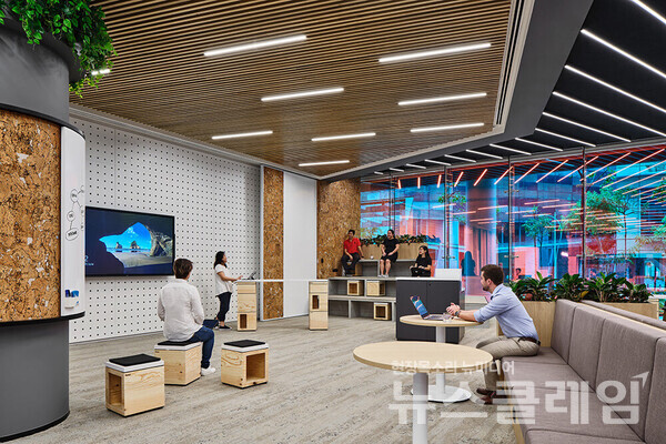 한국P&G(대표 이지영)가 ‘2025 상반기 채용전환형 인턴십 프로그램’ 참가자들을 대상으로 싱가포르 지사 탐방 프로그램을 성료했다. 한국P&G 제공