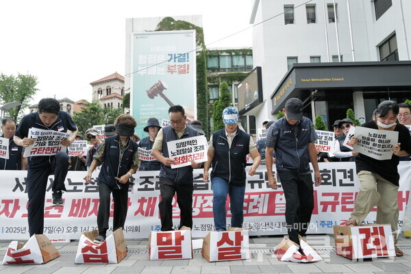 퍼포먼스를 하는 모습. 사진=최인기