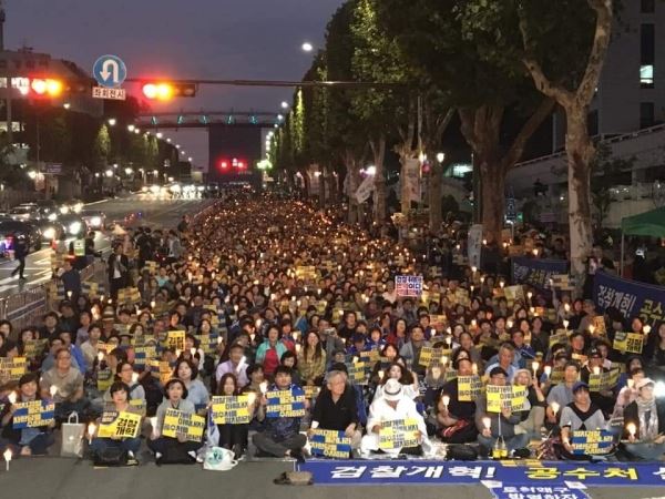 서울 서초동 검찰청 앞에서 열린 검찰개혁 6차 촛불집회. 뉴스클레임 DB