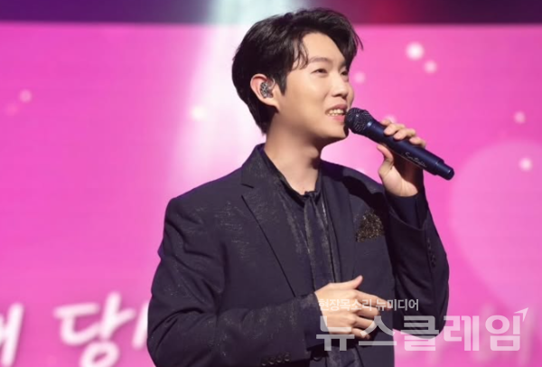 가수 손태진이 단독 웹 예능 ‘진이 왜 저래’에서 유쾌한 매력과 따뜻한 행보로 사랑받고 있다. 사진=손태진 공식 SNS