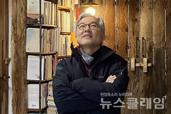 더불어민주당 교육연수원장인 최강욱 전 의원이 조국혁신당 성추행 및 괴롭힘 사건과 관련해 불거진 2차 가해 논란에 대해 입장을 밝혔다. 사진=최강욱 페이스북