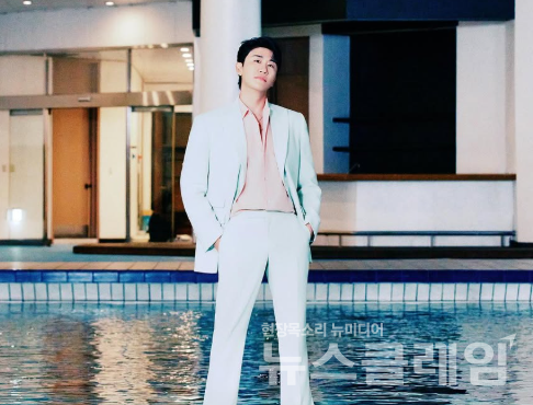 가수 영탁의 공식 팬덤 '영탁앤블루스'가 영탁 데뷔 20주년을 기념해 성금 3430만 3299원을 전달했다. 사진=영탁 공식 SNS