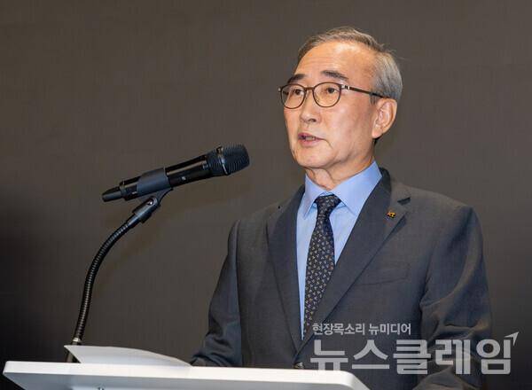 KT 초소형 기지국 관리 부실 의혹이 소액결제 해킹 사태로 번지며 피해가 커지고, 전수 조사와 경영진 책임을 둘러싼 논란이 거세지고 있다. 사진=KT