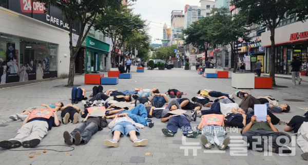 12일 오전 서울 신촌 유플렉스 앞 광장에서 진행된 '927기후정의행진 청년학생 참가단 참가 선언 기자회견'. 사진=927기후정의행진