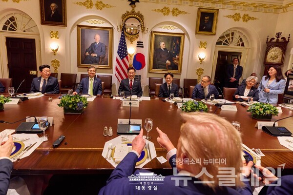 한미 관세 협상이 3500억 달러 대미 투자 요구를 둘러싸고 경제적 합리성과 대응 전략 논란을 키우고 있다. 사진=대통령실