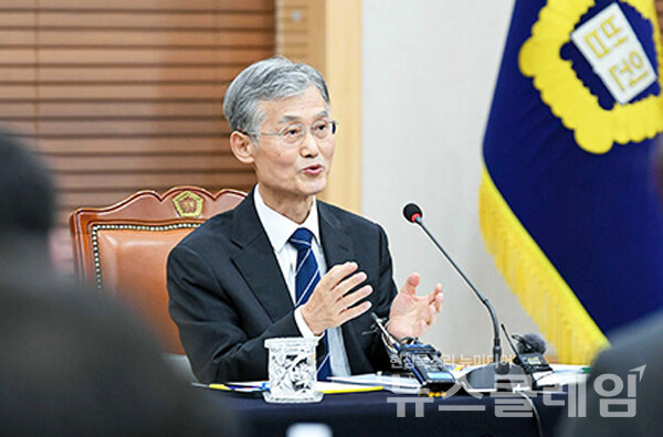 사퇴 압박과 혼선 속에서 조희대 대법원장의 거취가 그의 양심적 결단에 달려 있다. 사진=대법원