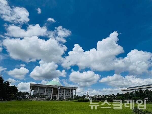 검찰에 이어 법원까지 아우르는 근본적 사법개혁이 필요하다는 목소리가 커지고 있다. 뉴스클레임DB