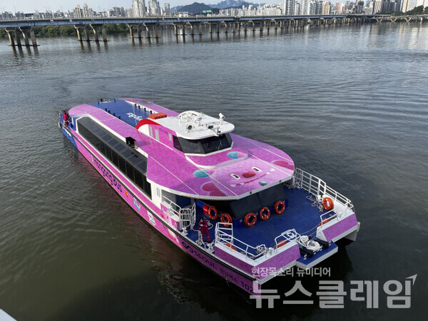 우려와 기대 속에서 서울시가 준비한 한강버스는 18일부터 운항을 시작한다. 사진=서울시