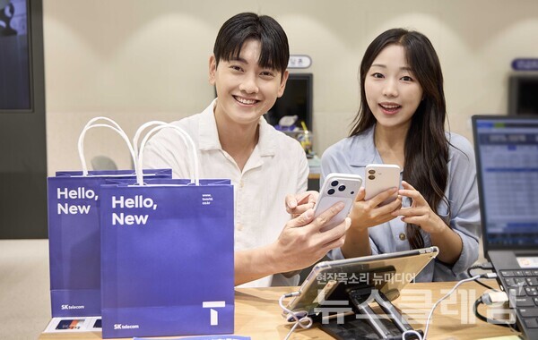 SK텔레콤(대표이사 CEO 유영상)이 19일 아이폰 신제품(iPhone 17 Pro & iPhone Air & iPhone 17) 개통 개시를 맞아, 개통 고객을 위한 다양한 혜택을 제공한다. SK텔레콤 제공
