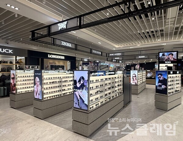 신세계디에프(대표 유신열) 신세계면세점, 롯데면세점(대표이사 김동하), 현대백화점면세점(대표 박장서) 등이 스포츠·아웃도어·아이웨어 브랜드 라인업과 체험형 매장 확대에 나서며 여행객 쇼핑 트렌드를 이끌고 있다. 신세계면세점 제공