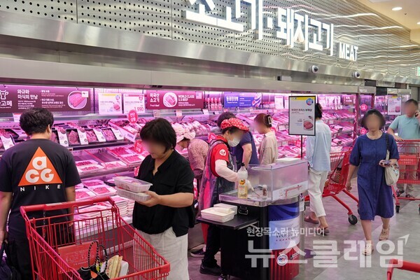 롯데마트 제타플렉스 서울역점 축산 코너 전경. 롯데쇼핑 제공