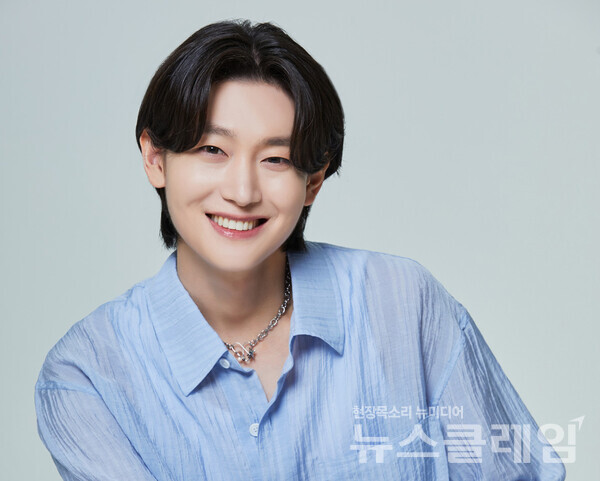 트로트 가수 김용빈이 팬들의 기부 선행에 감사해하며, 팬미팅 개최 추진을 약속했다. 사진=오네스타컴퍼니