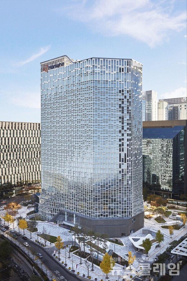 한화그룹(회장 김승연)이 추석을 맞이해 협력사의 원활한 자금 운용과 내수 경기 활성화를 위해 2620개 협력사들에게 3035억원의 거래대금을 조기 지급한다. 한화그룹 제공