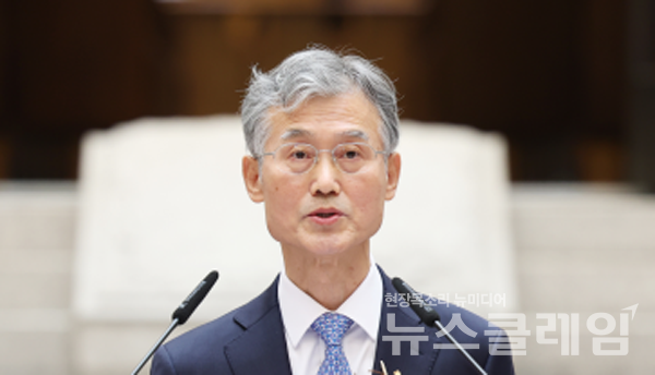 국회 청문회장에 AI로 제작된 음성 파일이 공개되면서 여야가 의혹과 책임을 두고 맞섰다. 사진=대법원